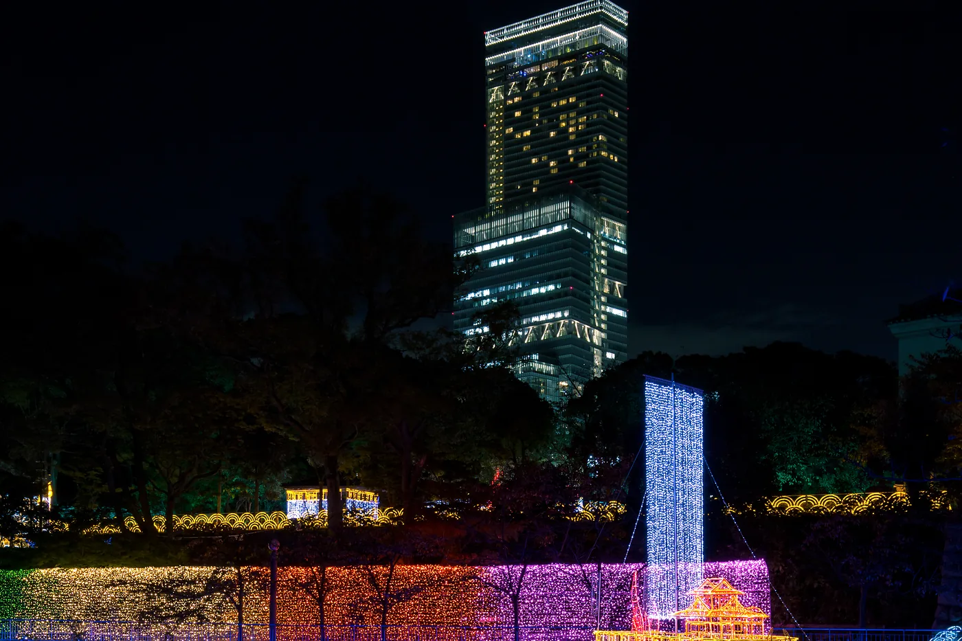 Tennoji Park and Abeno Harukas illuminated at night