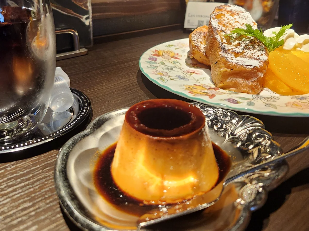 Pudding and French toast at LES HIRONDELLES KOBE