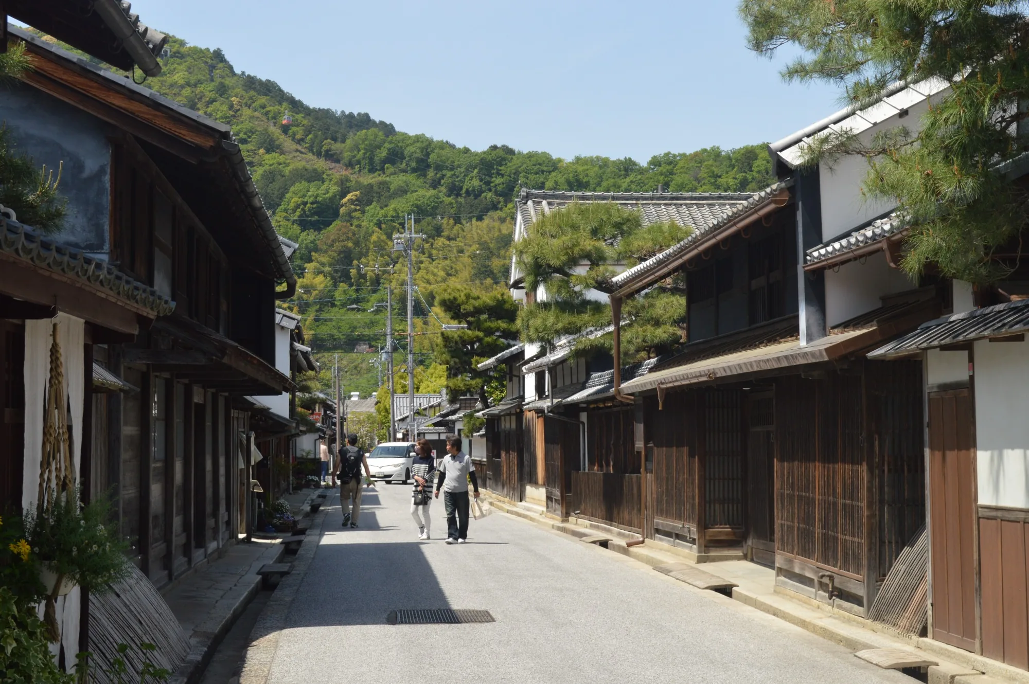 Traditional merchant houses along Shinmachi Street in Omi Hachiman