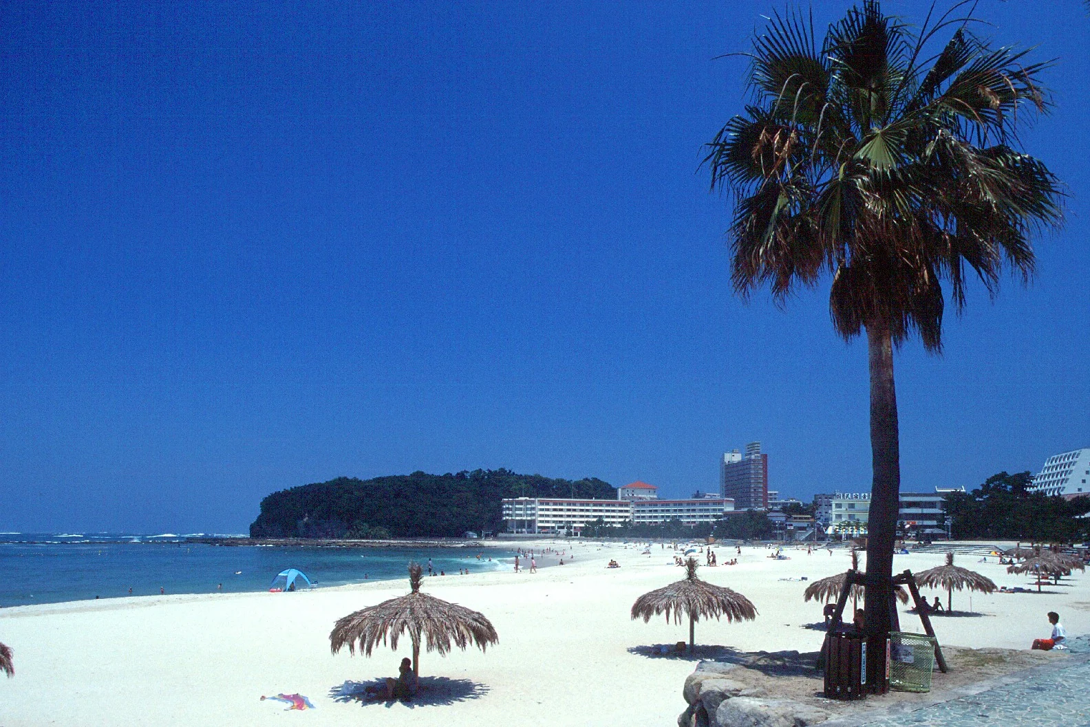 White sand and blue sea at Shirarahama Beach in Shirahama